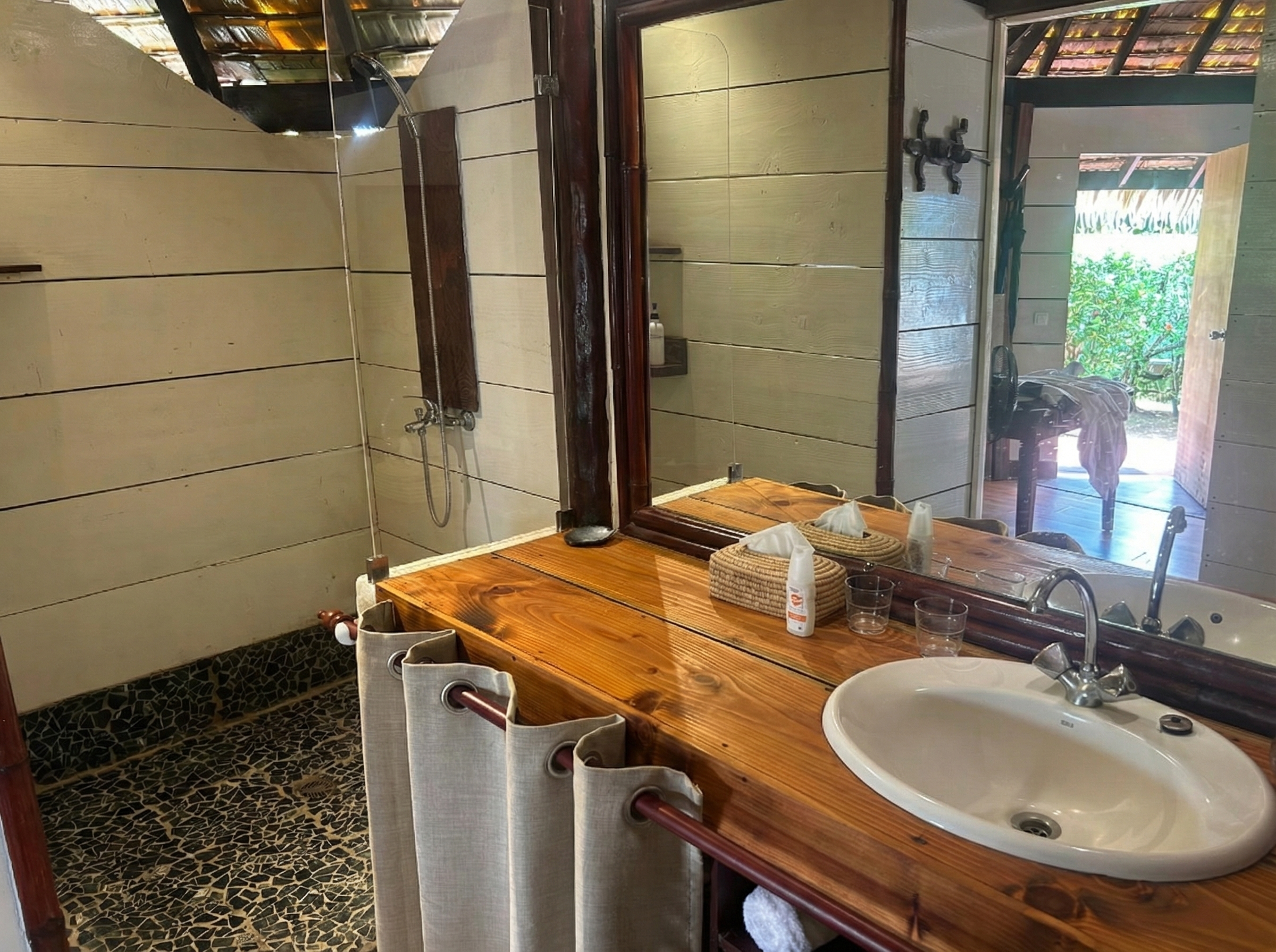 Salle de bain du bungalow Jardin Tradition