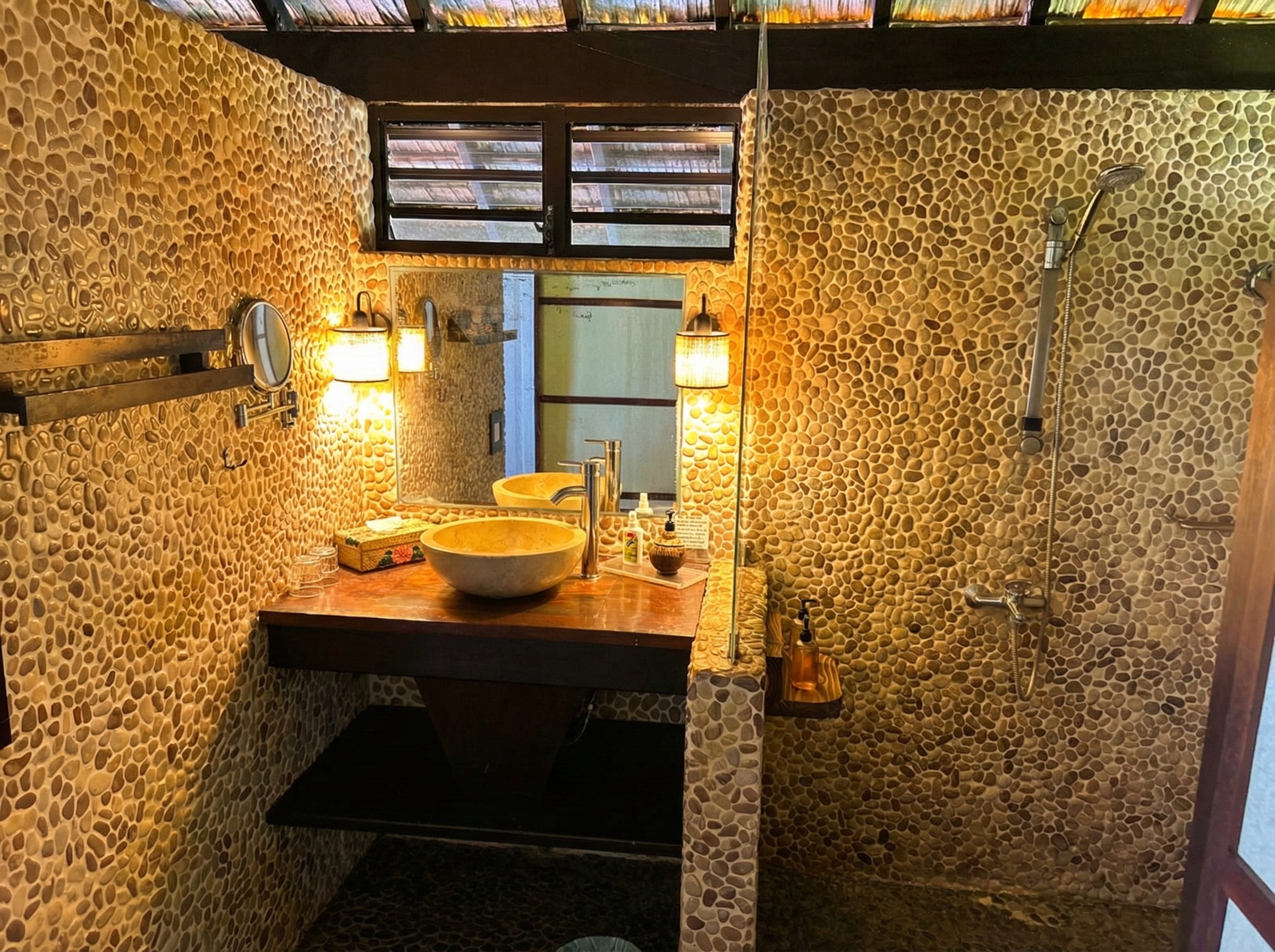 Salle d eau du bungalow Pilotis Tradition